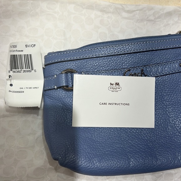 Coach NWT leather wristlet cornflower - Picture 6 of 9